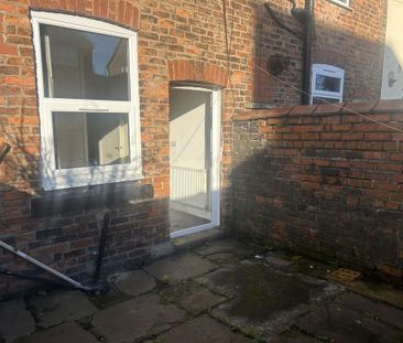 2 bedroom terraced house to rent - Photo 4