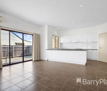 Three Bedroom Family Home With Water Bills Included - Photo 1