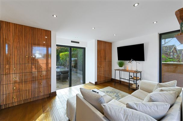 Overstrand Close, NG5 - Photo 1