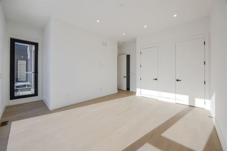 For Lease - 230 Townsgate Drive, Vaughan, Ontario - Photo 2