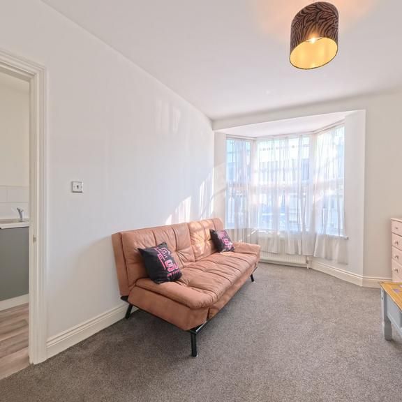 3 bedroom maisonette to rent - Photo 1