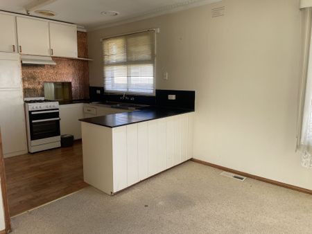 14 Mathilda Street, Wendouree - Photo 2