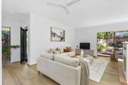 Light-Filled Villa in Premium Western Suburbs Location - Photo 2