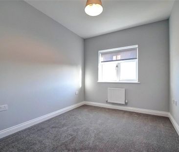 3 bedroom end of terrace house to rent - Photo 3