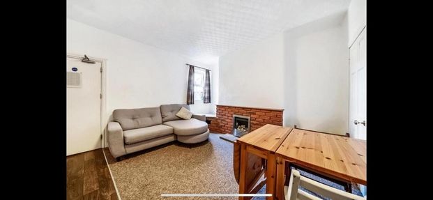 4 bedroom terraced house to rent - Photo 1