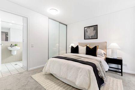 Courtyard Oasis in Prime Mosman Location - Photo 4