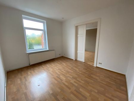 Moderne 4-Zimmer-Wohnung mit großem Balkon in zentraler Lage! - Photo 3