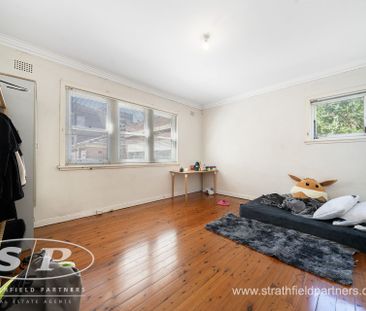 Full-Brick Apartment in Boutique Block - Photo 2