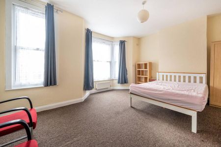 4 bedroom terraced house to rent - Photo 5