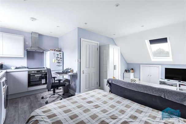 Pymmes Green Road, London, N11 - Photo 1