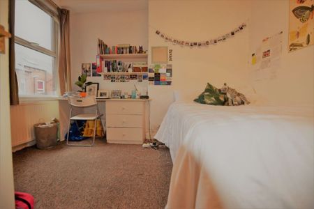 8 bedroom House in Archery Road (8 BEDS), Leeds - Photo 3