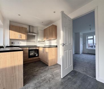 2 bedroom semi-detached house to rent - Photo 5