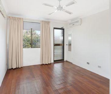 Neat 3 Bedroom Townhouse - Photo 2