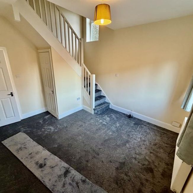 2 Bedroom End Terrace To Let - Photo 1