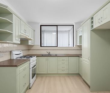 2-Bedroom Apartment with Lock-Up Garage - Photo 5