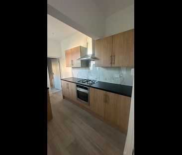3 Bed Flat, Mafeking Avenue, IG2 - Photo 2