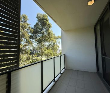 MODERN TWO BEDROOM APARTMENT - Photo 3