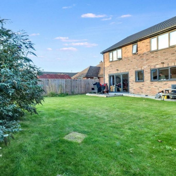 1 bedroom in a house share to rent - Photo 1