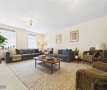 4 bedroom end of terrace house to rent - Photo 3
