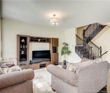 For Lease - 205 Laker Court, Newmarket, Ontario - Photo 3