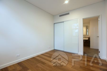 Luxury Apartment great location with plenty sunshine + Bedroom size study with wardrobe (the 2nd bedroom) - Photo 4