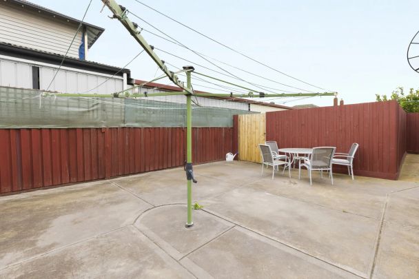 2 Bedroom Fully Furnished Unit - Photo 1