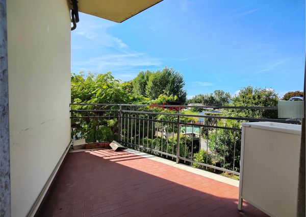 Appartamento con 2 camere, arredato.