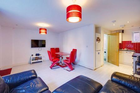 4 bedroom terraced house to rent - Photo 2