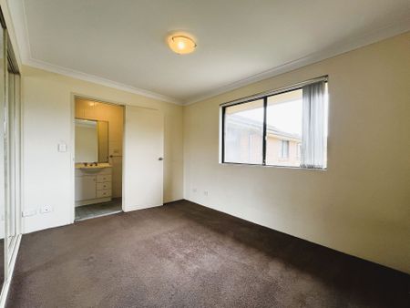Spacious Two Bedroom Apartment ** Available Now ** - Photo 2
