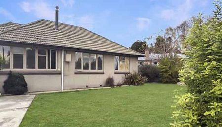 For Rent: Freshly Refreshed 3-Bedroom Home in Prime Location - Photo 3