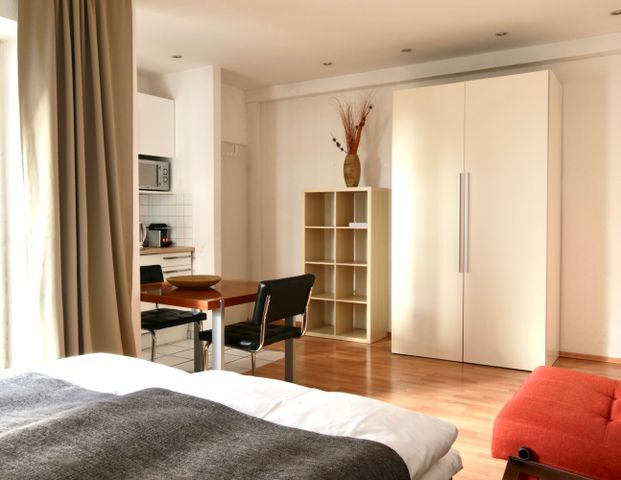 Kwartier Latäng: Schick möbliertes Apartment mit Balkon - Photo 1