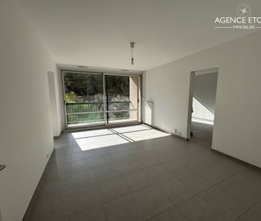 Appartement 2 pièces 59m2 MARSEILLE 9EME 854 euros - Photo 2