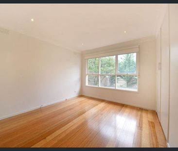 Family Home - beautiful outdoor area ready for summer! - Photo 4