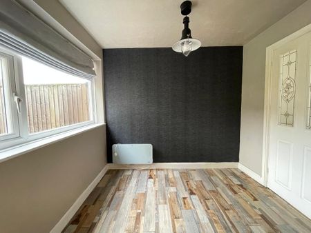 3 bedroom semi-detached house to rent - Photo 3