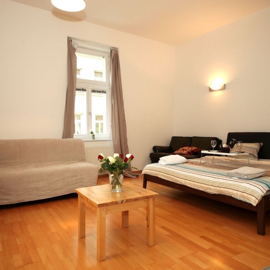 Pronájem bytu 1+1 • 40 m² bez realitkyUmělecká, Praha - Holešovice - Photo 1