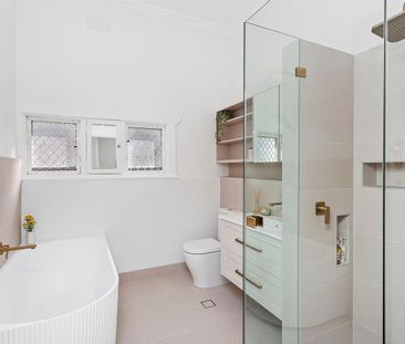 ELEGANY, PARTIALLY FURNISHED FAMILY HOME IN PRIME LOCATION! - Photo 3