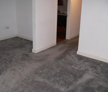 Well Close, Redditch - Photo 3