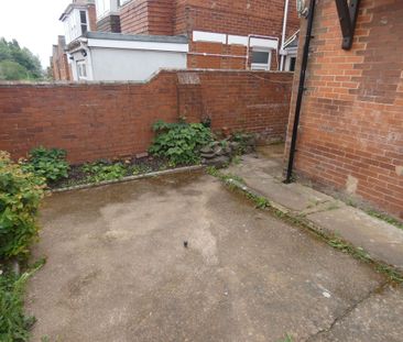 2 bed Terraced - To Let - Photo 4