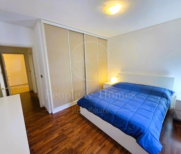 Estoril - Junto à praia. Amplo T1 mobilado, equipado e estacionamento. - Photo 1