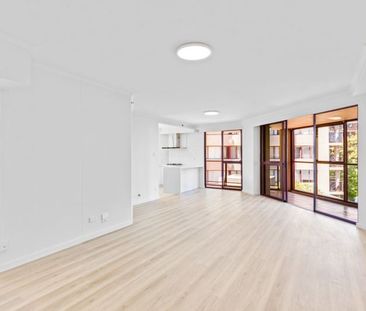 Stylish Renovated Apartment with Wrap-Around Balcony - Photo 2