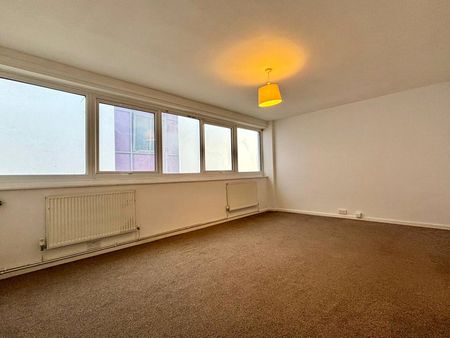 Eastmead, Farnborough, Hampshire, GU14 - Photo 4