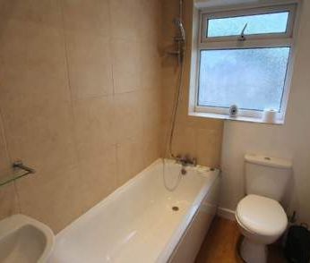 2 bedroom property to rent in Chard - Photo 4