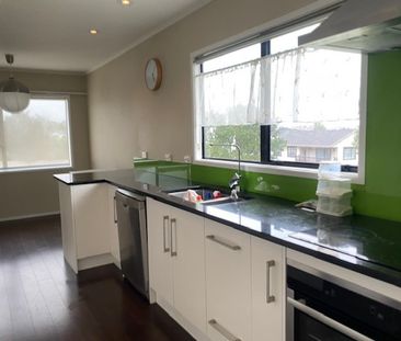 Botany Downs 3 bedroom double garage family home - Photo 3