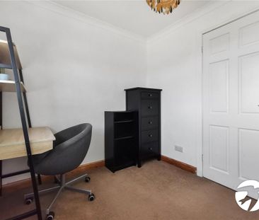 3 bedroom end of terrace house to rent - Photo 3