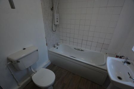 3 bedroom terraced house to rent - Photo 3