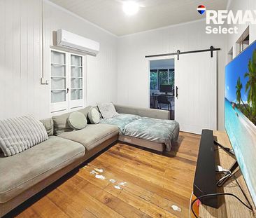 Cottage style home in great Location - Photo 3