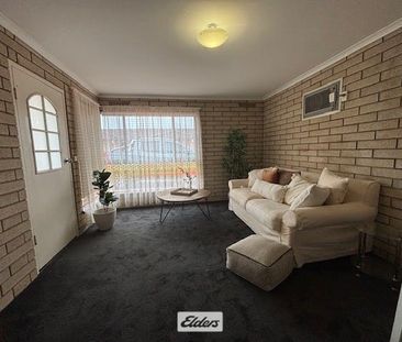 Neat 2 Bedroom Unit - Photo 3