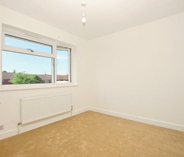 3 bedroom end of terrace house to rent - Photo 4