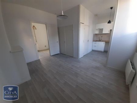 Location Appartement 1 pièce 31m² CHATELLERAULT 86100 - Photo 2
