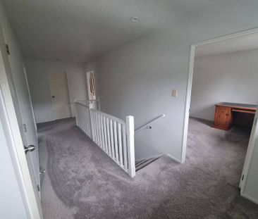 Charming 4BR Home in Mt Roskill - Photo 4
